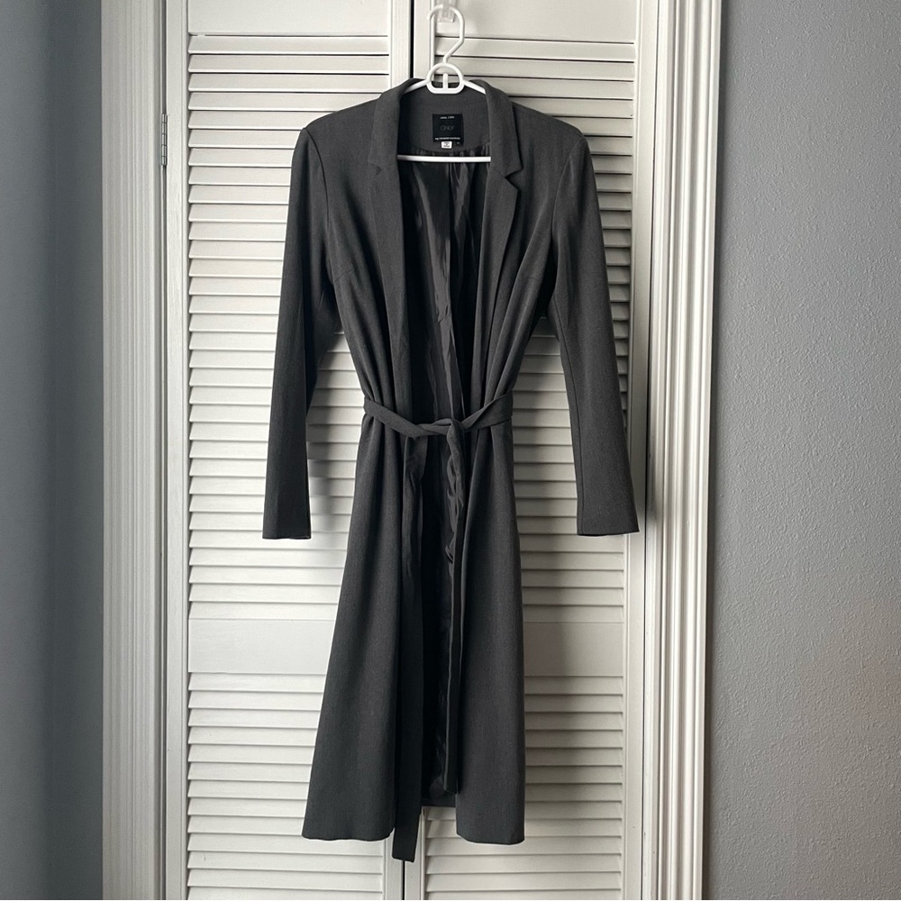 Boutique Gray Tie Coat